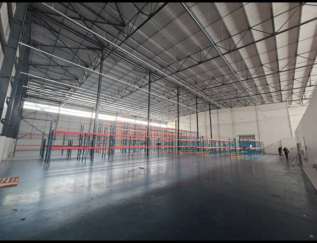 3,234M² WAREHOUSE FOR SALE IN COSMO BUSINESS PARK